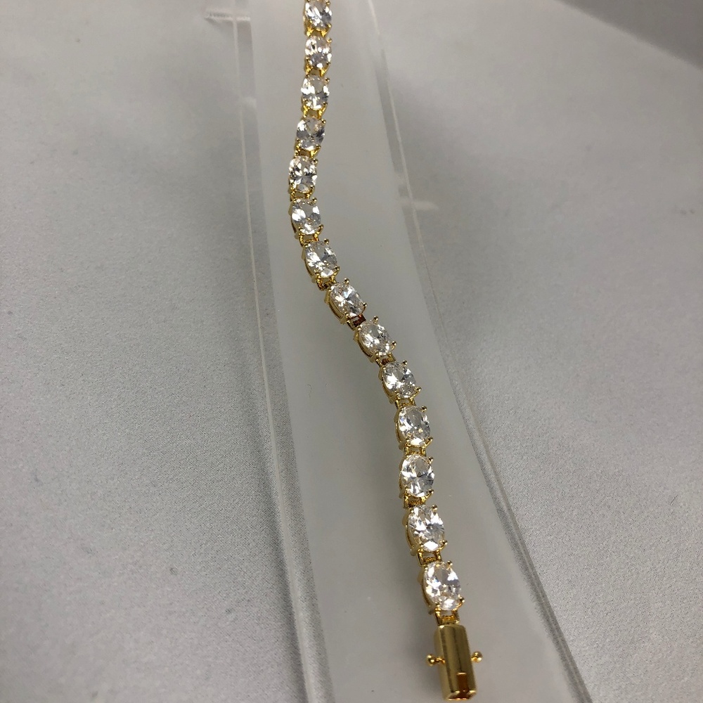 Vintage Gold and Clear Stone Bracelet - Picture 5 of 7